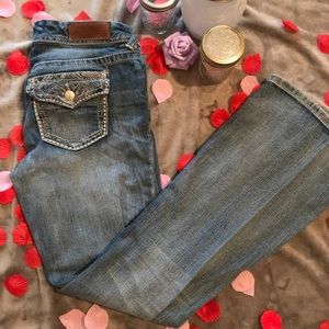 Ariya medium washed jeans.💛